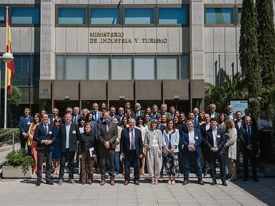 Mariano Hoya asiste a la constitución del Foro de Alto Nivel de la Industria Española